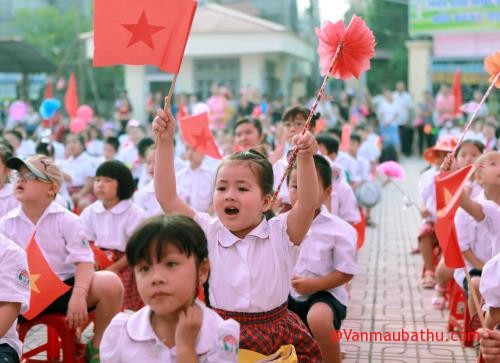 em hay neu noi dung chinh van ban “cong truong mo ra” cua tac gia ly lan - Em hãy nêu nội dung chính văn bản “Cổng trường mở ra” của tác giả Lý Lan