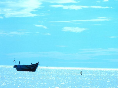 lam sang to noi dung va thong diep ma nha van muon gui gam trong truyen ngan chiec thuy - Làm sáng tỏ nội dung và thông điệp mà nhà văn muốn gửi gắm trong truyện ngắn Chiếc thuyền ngoài xa