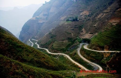 trinh bay cam nhan ve bai tho qua deo ngang cua ba huyen thanh quan - Trình bày cảm nhận về bài thơ Qua đèo Ngang của Bà Huyện Thanh Quan